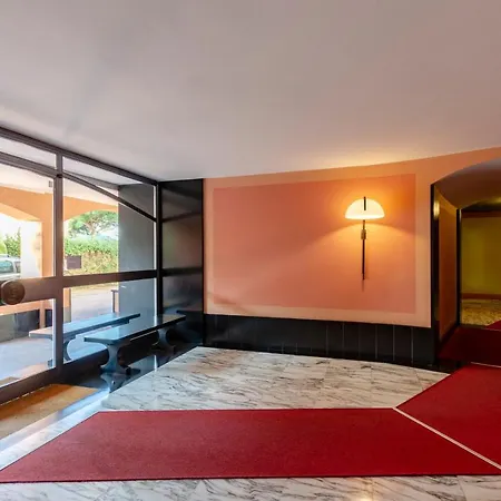 Altido Apt With Big Terrace On The Coast Of *